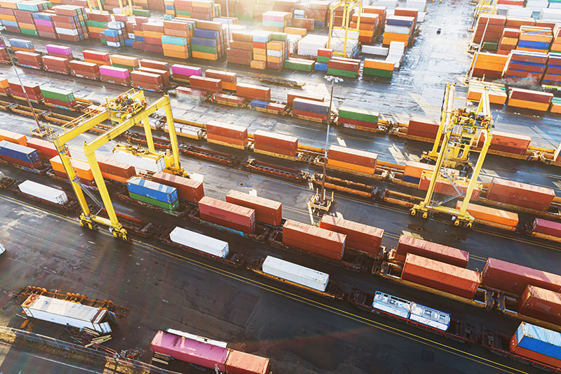 Container auf Güterzug